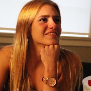 Meet your Posher, Alejandra